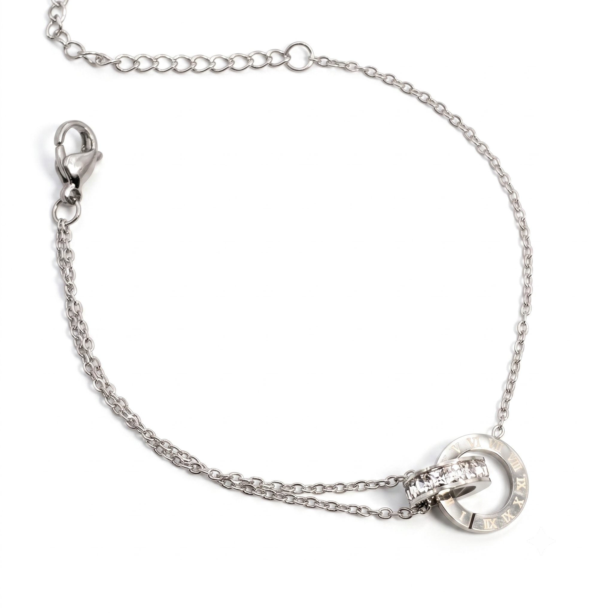 Silberfarbenes Damen-Armband aus Edelstahl im minimalistischen, glatten Schlangenketten-Design mit praktischem Zugverschluss, Produktfoto.