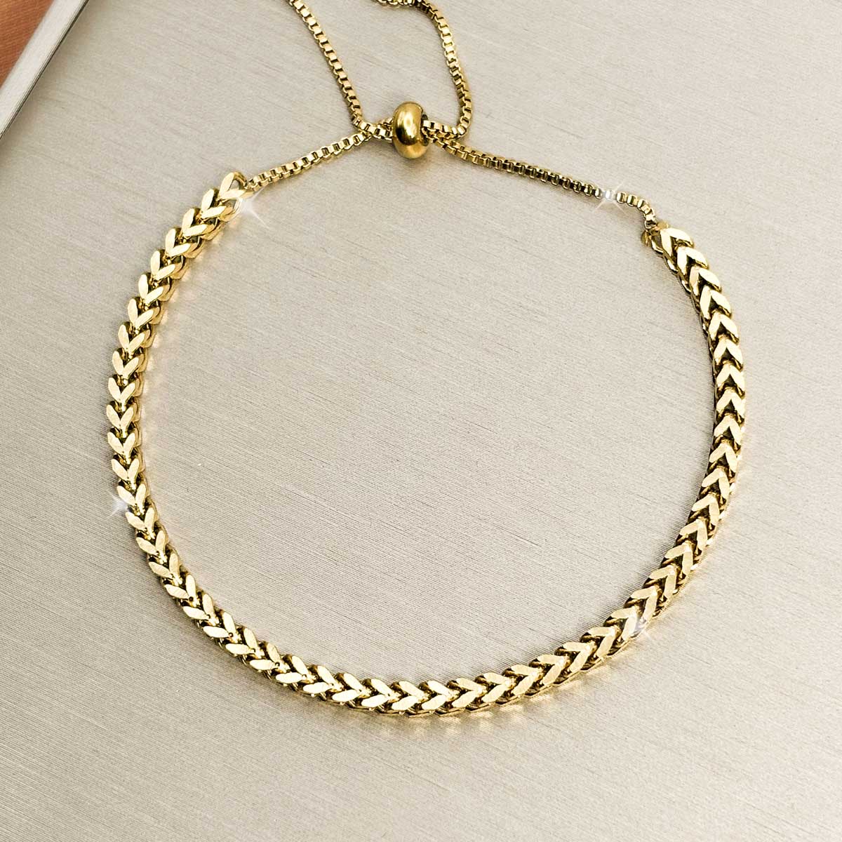 Goldfarbenes Flechtoptik Armband