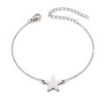 Silberfarbenes Damen-Armband aus Edelstahl mit einem flachen Stern-Element, Hauptfoto