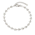 Silberfarbenes Edelstahl-Armband für Damen, bestehend aus einer Kette kleiner, funkelnder Sterne, Hauptfoto