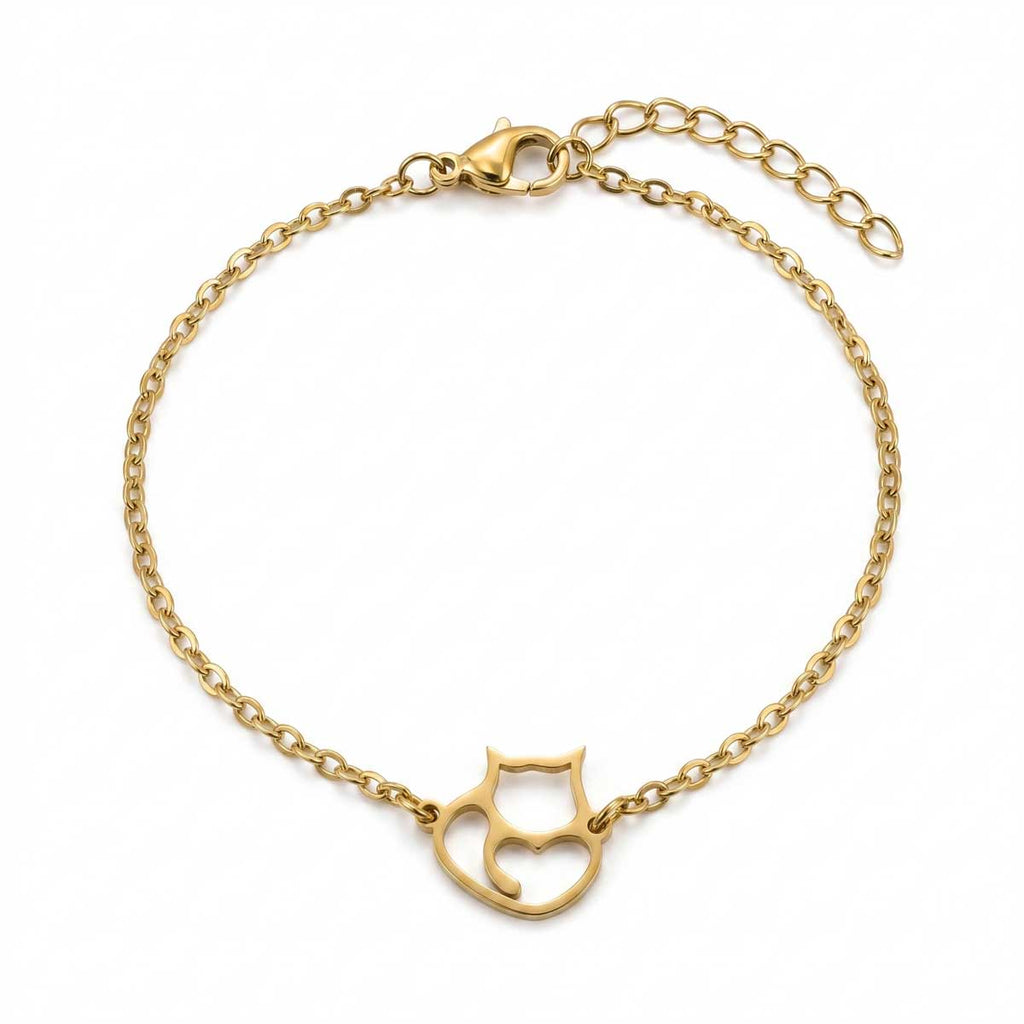 Kreatives goldfarbenes Edelstahl-Armband für Damen mit einem filigranen Katzen-Anhänger, Hauptfoto.