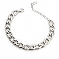 Silberfarbenes Edelstahl-Armband für Damen mit einem kleinen, rund gefassten Zirkonia-Solitär als Zwischenelement, Hauptfoto.