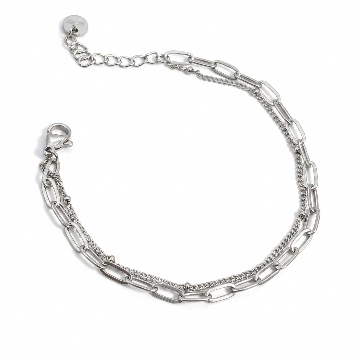 Silberfarbenes Damen-Armband aus Edelstahl im modischen Lagen-Look aus feinen Panzer- und Ankerkettengliedern, Hauptfoto.