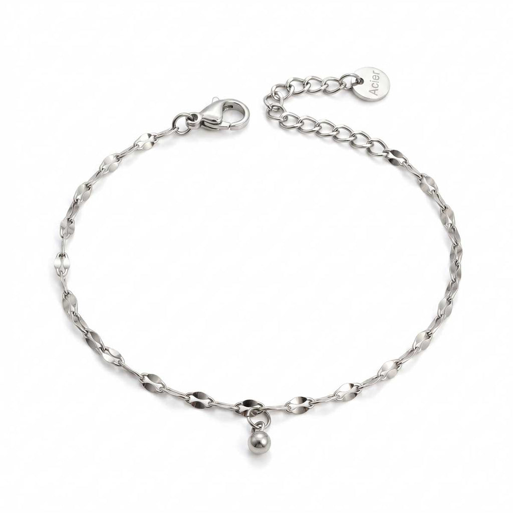 Silberfarbenes Edelstahl-Armband für Damen mit filigran gedrehten Kettengliedern und einem winzigen Tropfen-Charm, Hauptfoto