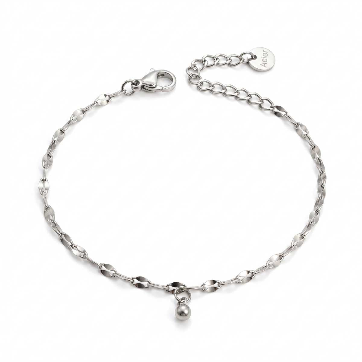 Silberfarbenes Edelstahl-Armband für Damen mit filigran gedrehten Kettengliedern und einem winzigen Tropfen-Charm, Hauptfoto