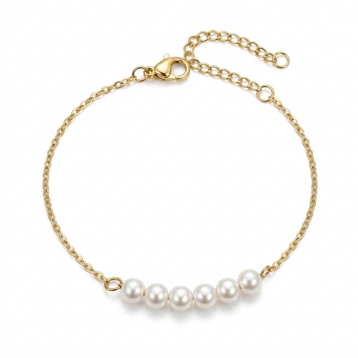 Goldfarbenes Edelstahl-Armband für Damen mit fünf nebeneinander aufgereihten, weißen Perlen im Zentrum, Hauptfoto