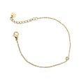 Goldfarbenes Damen-Armband aus Edelstahl aus feiner Kette mit einem winzigen, rund eingefassten Zirkonia-Stein, Hauptfoto