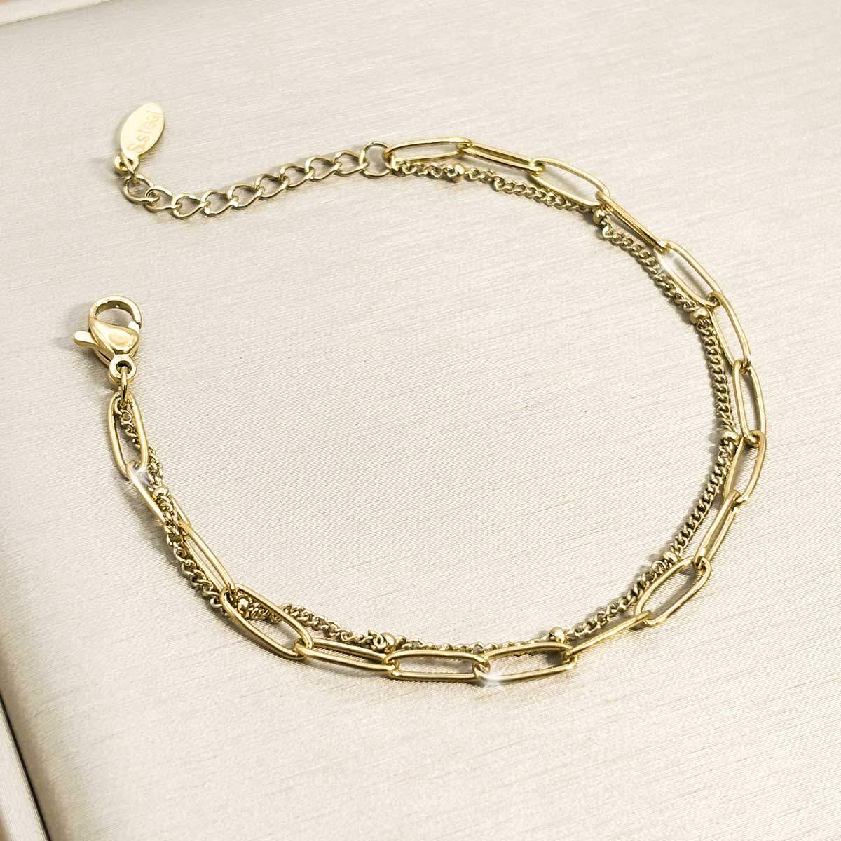 Goldfarbenes Layering Armband