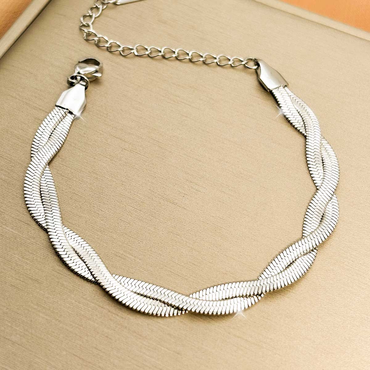 Silberfarbenes Geflecht Armband