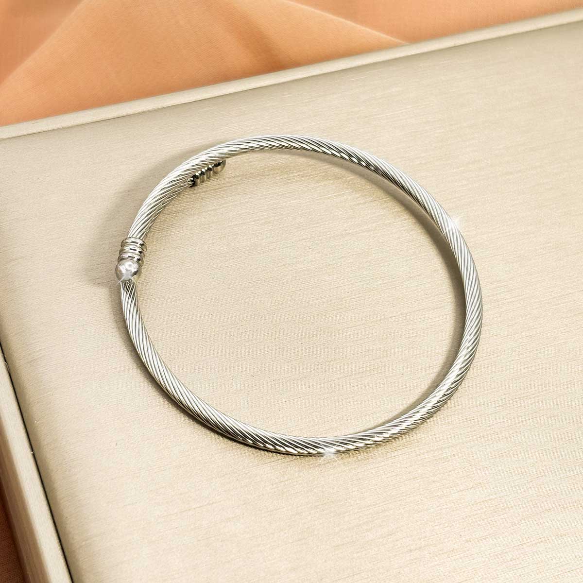 Silberfarbener Reif Armband