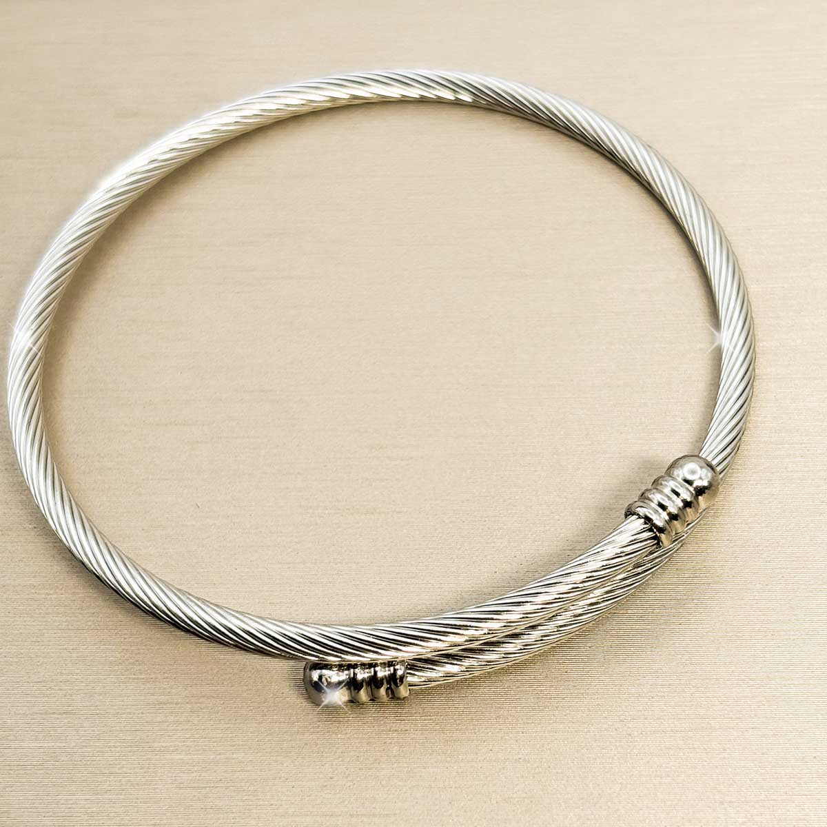 Silberfarbener Reif Armband