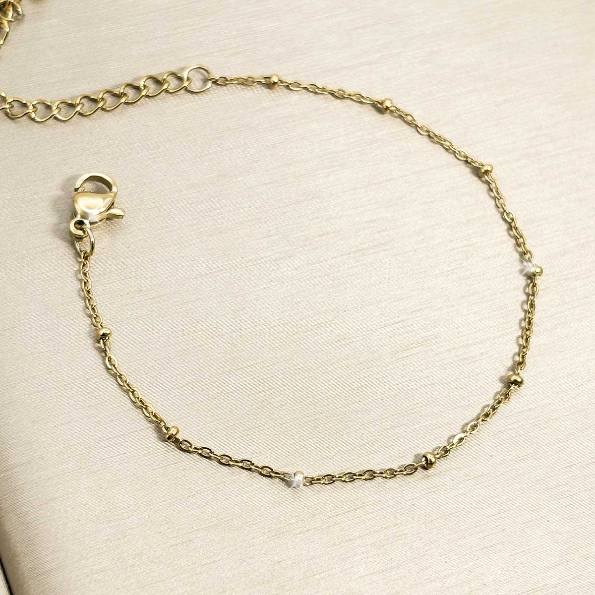 Goldfarbenes Filigran Armband