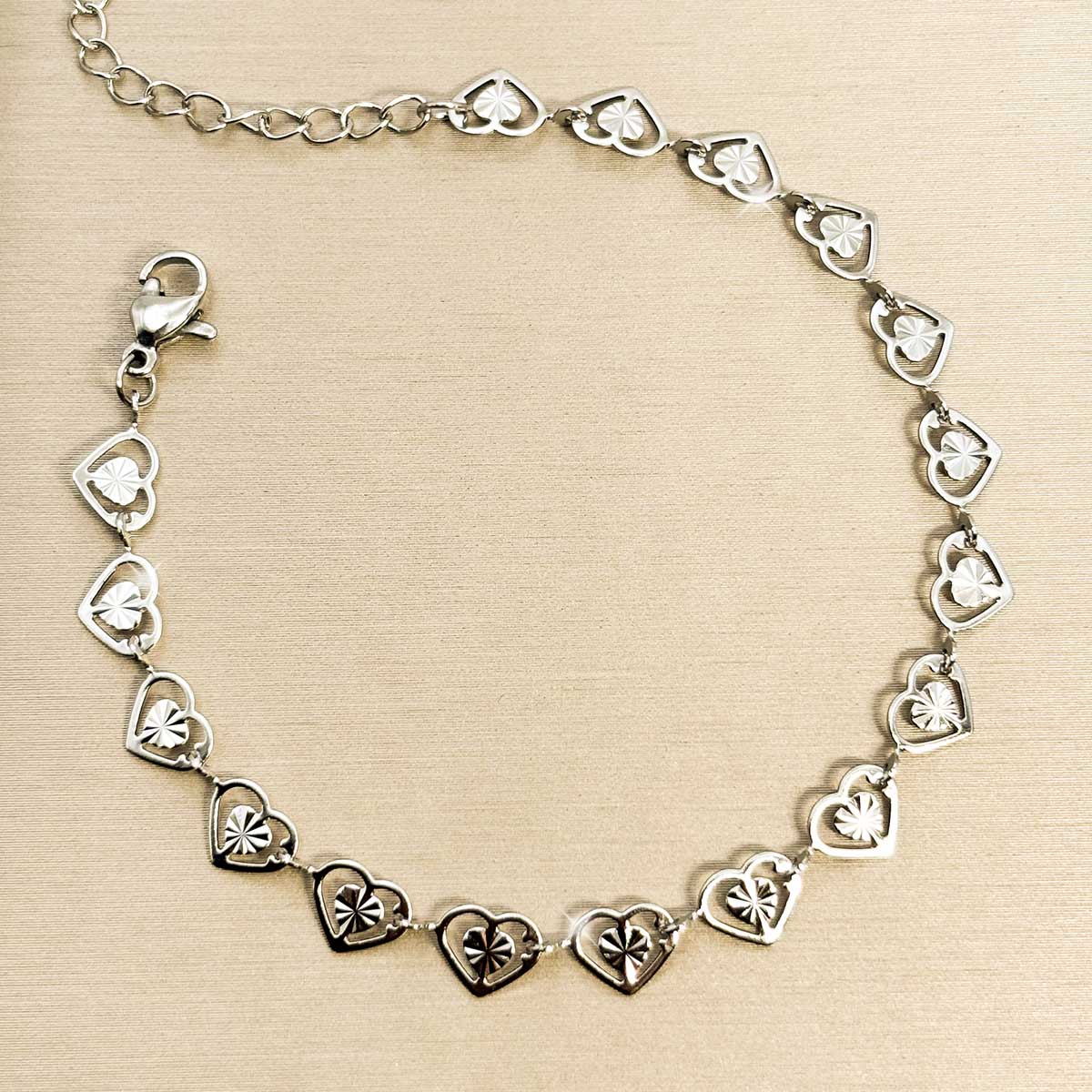 Silberfarbenes Herz Armband