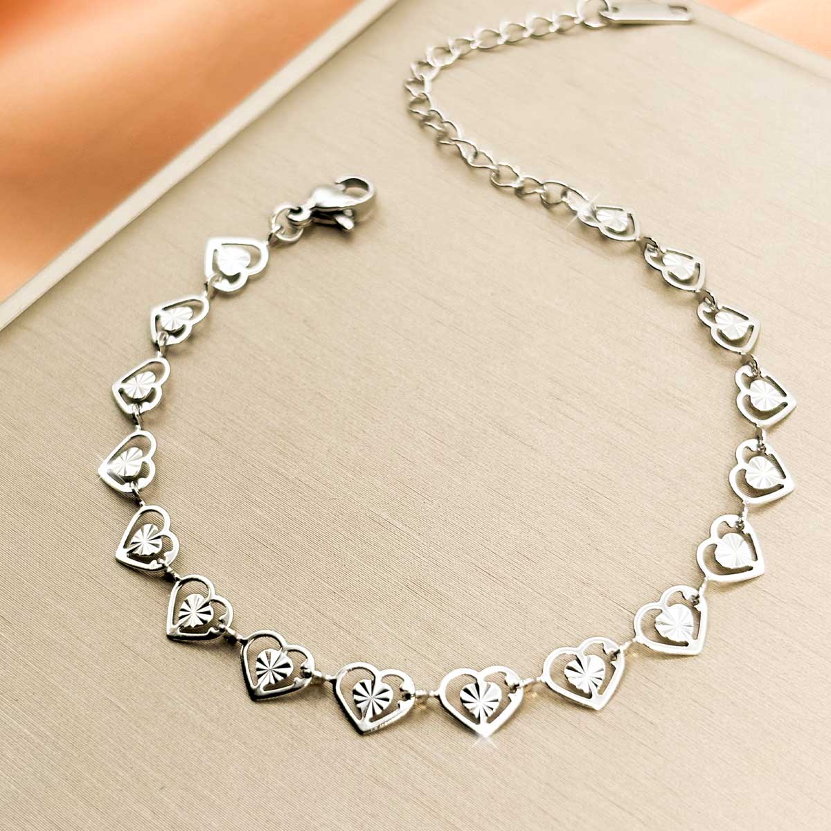Silberfarbenes Herz Armband