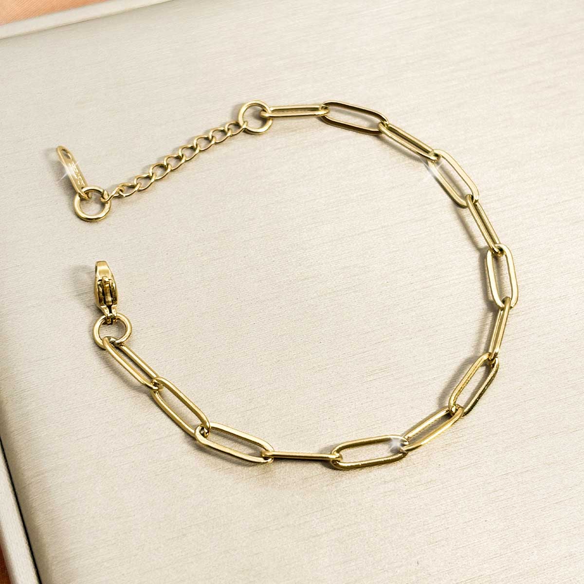 Goldfarbenes Glieder Armband