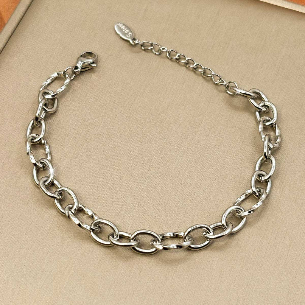 Minimalistisches silberfarbenes Damen-Armband aus Edelstahl mit ovalen Gliedern