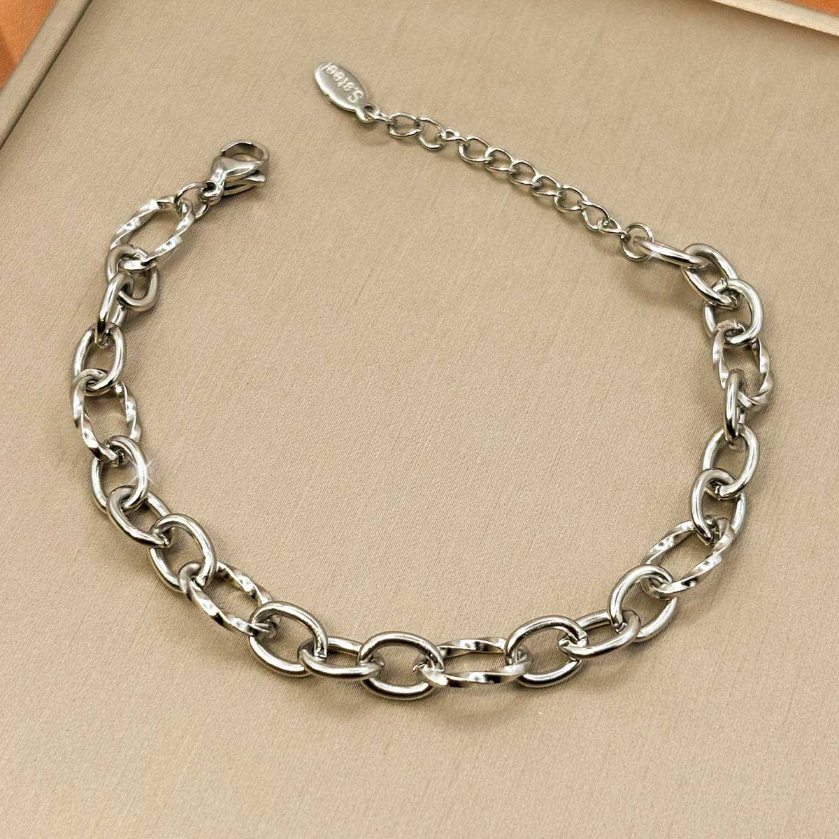 Minimalistisches silberfarbenes Damen-Armband aus Edelstahl mit ovalen Gliedern