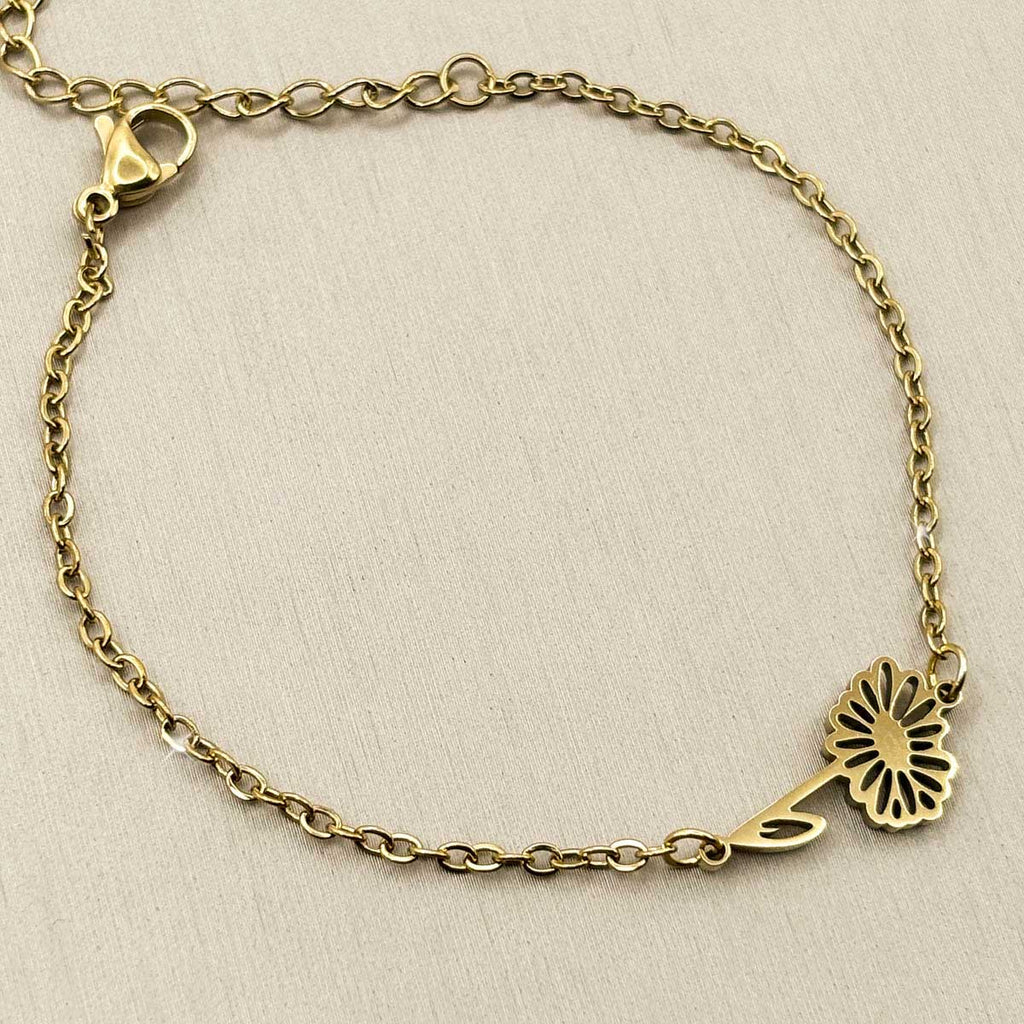 Elegantes goldfarbenes Damen-Armband aus Edelstahl mit einem zarten Blumen-Anhänger, Produktfoto