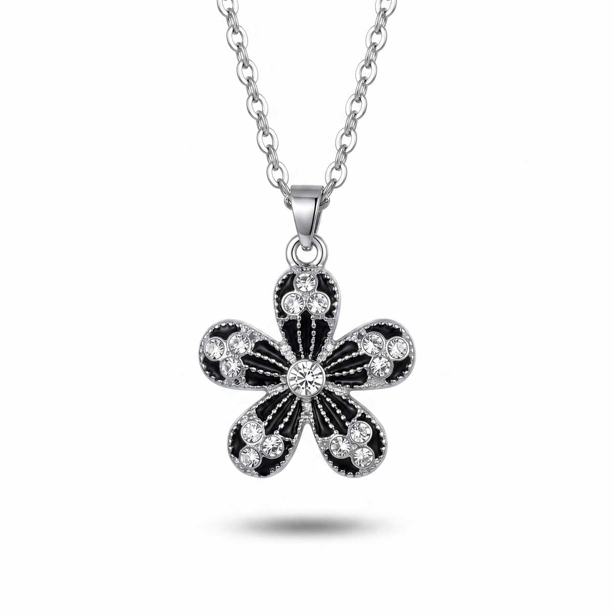 ilberfarbene Damen-Halskette aus Edelstahl mit einem Blumen-Anhänger aus schwarzen Elementen und Zirkonia-Besatz, Hauptfoto.