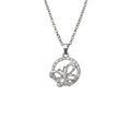 Silberfarbene Damen-Halskette aus Edelstahl mit einer runden, zirkoniabesetzten Plakette und integriertem Schmetterling-Motiv, Hauptfoto