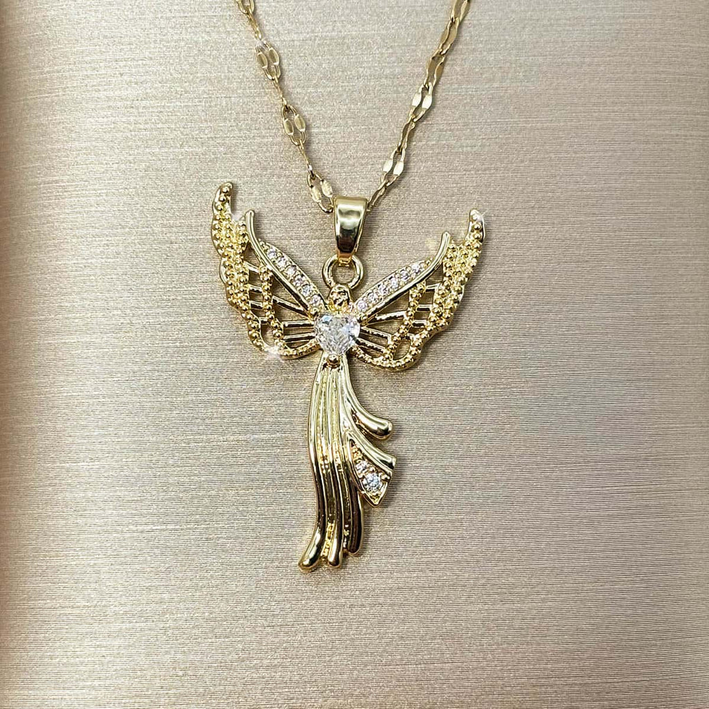 Goldene Damen Halskette mit geflügeltem Engel-Anhänger und funkelndem Zirkonia-Zentrum, Nahaufnahme.