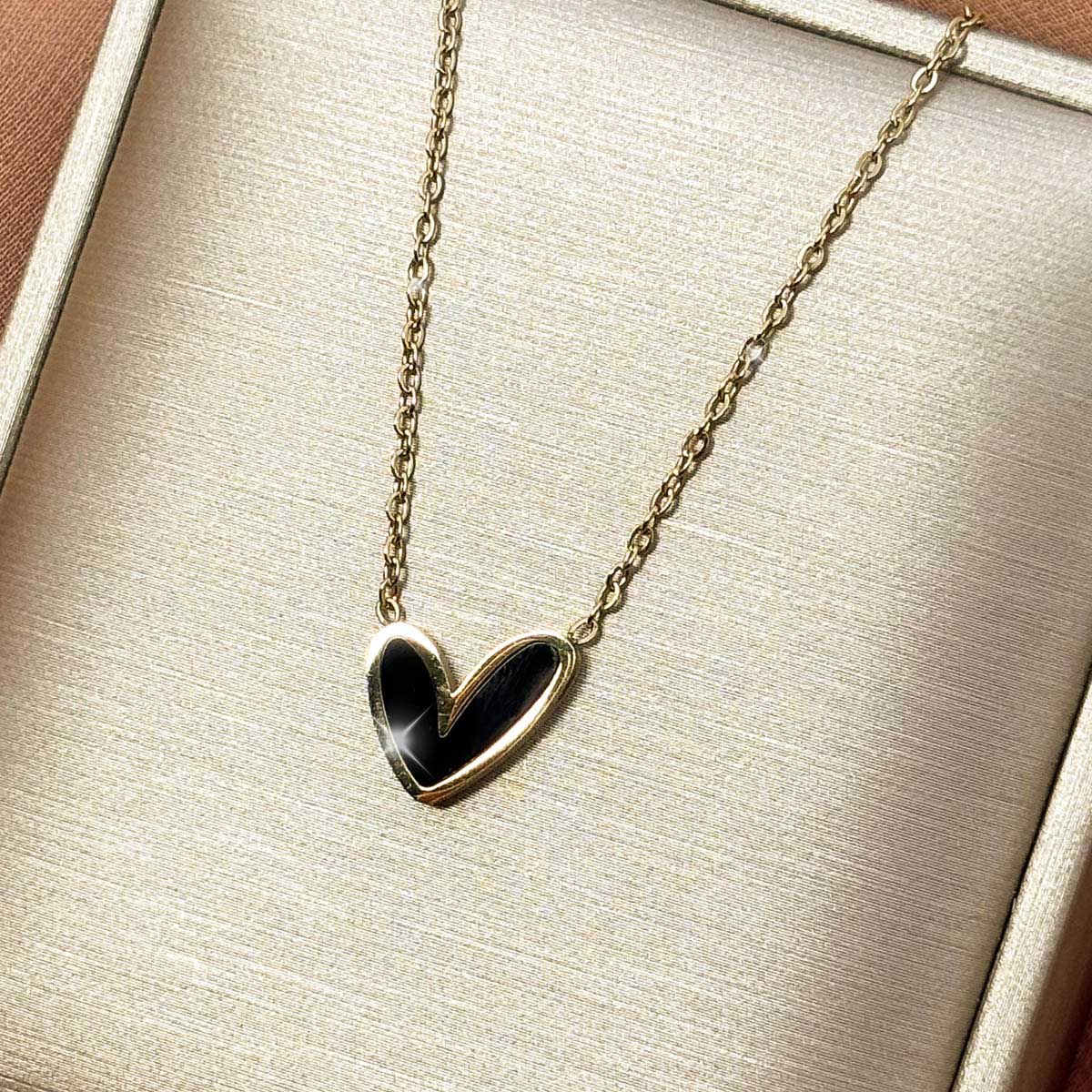Schwarze Herz Kette