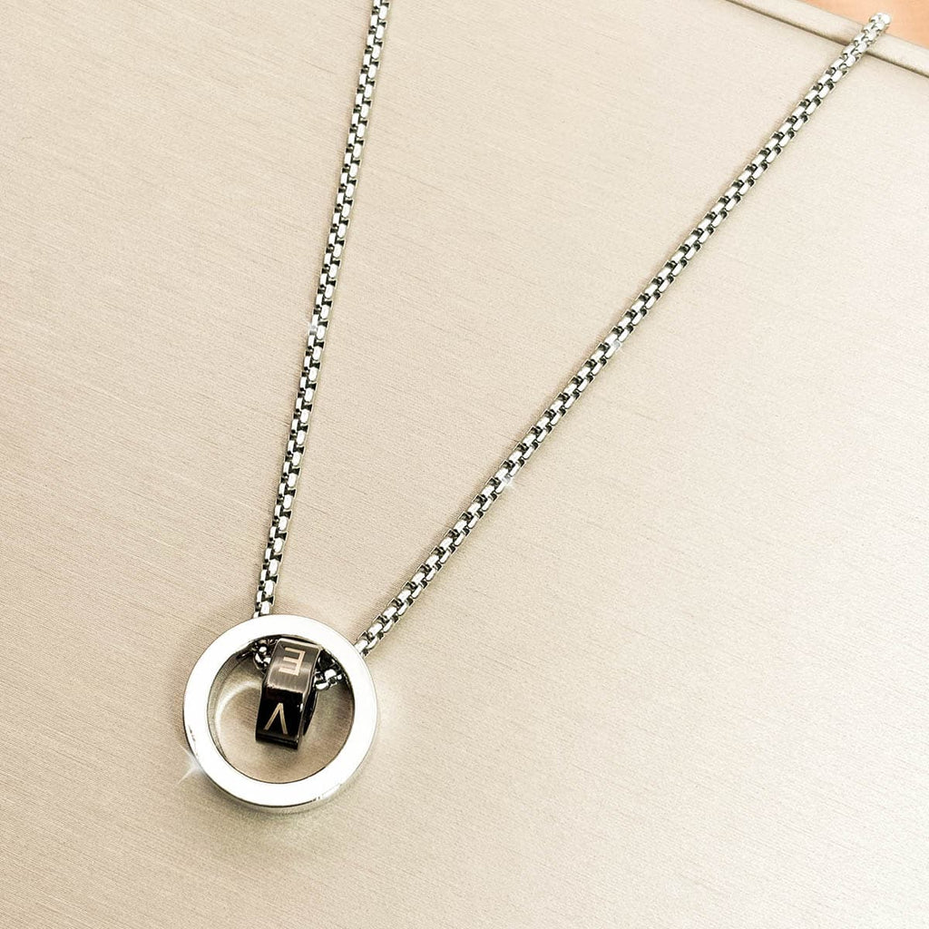 Herren-Halskette silberfarbenen mit Love Ring Anhänger, Produktfoto links