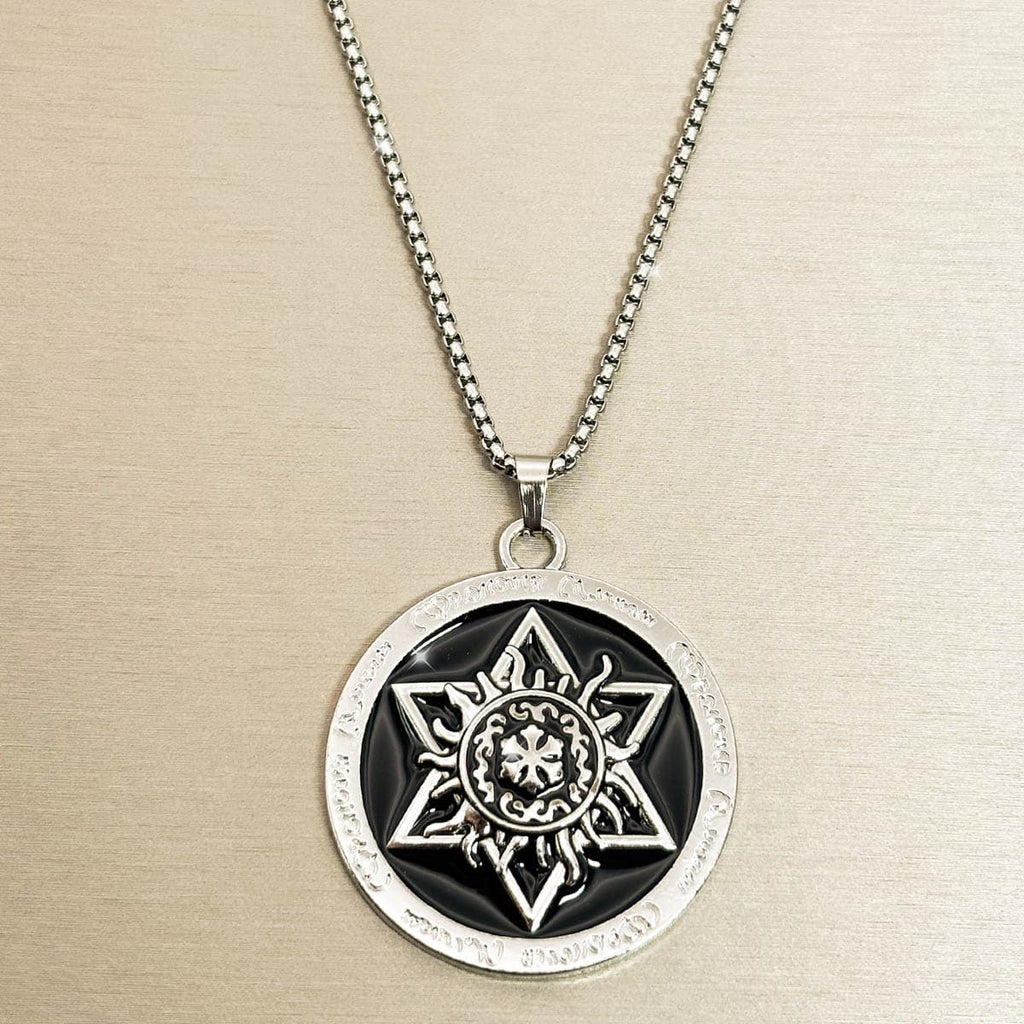 Herren-Halskette aus Edelstahl in Silber mit rundem Siegel-Anhänger, Hexagramm und Sonnen-Symbol, Produktfoto.
