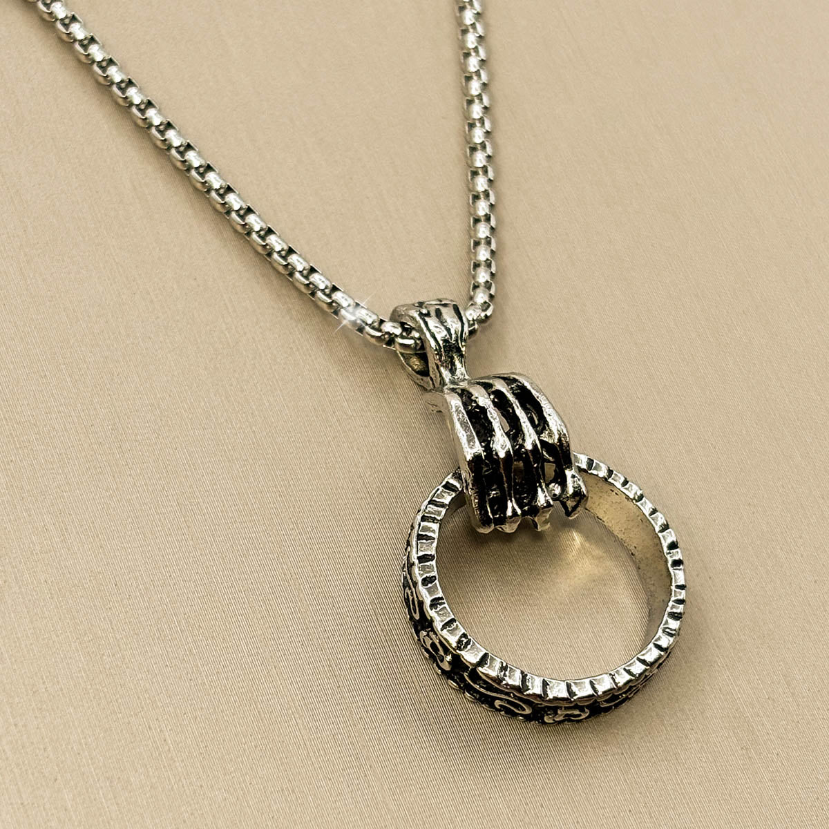 Skeletthand Ring Halskette