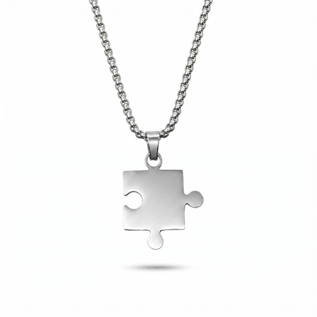 Herren-Kette aus Edelstahl in Silber mit einem minimalistischen, glatten Puzzleteil-Anhänger, Hauptfoto