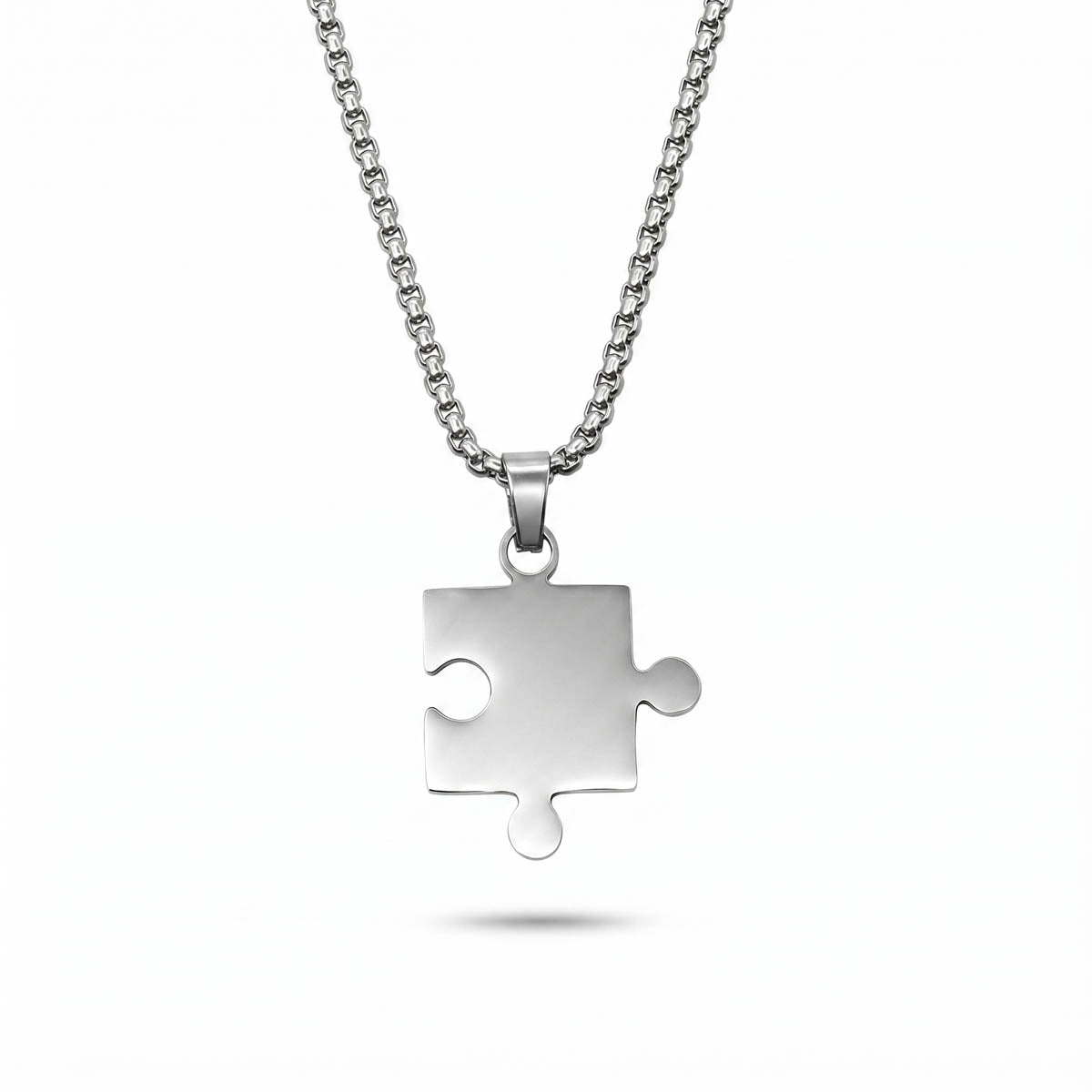 Herren-Kette aus Edelstahl in Silber mit einem minimalistischen, glatten Puzzleteil-Anhänger, Hauptfoto