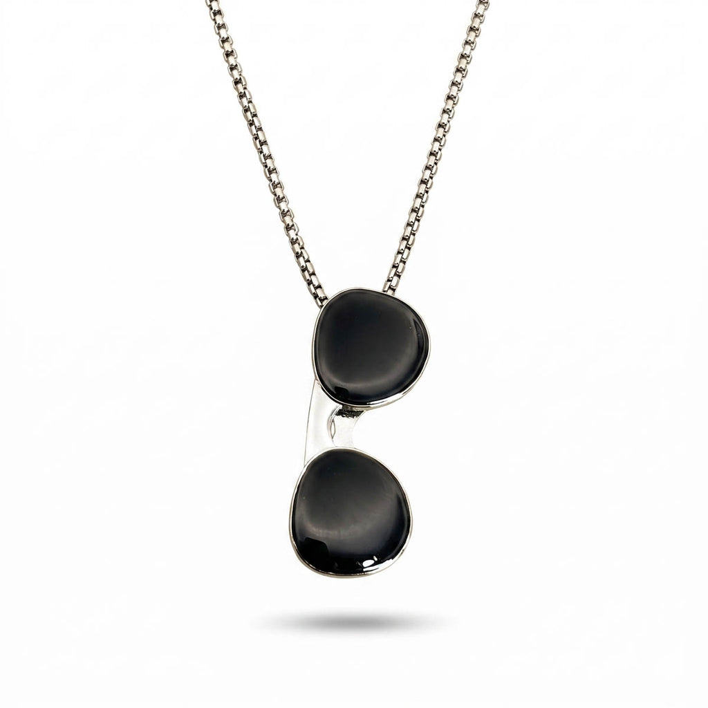 Kreative Herren-Kette aus Edelstahl in Silber mit schwarzem Sonnenbrillen-Anhänger, Hauptfoto
