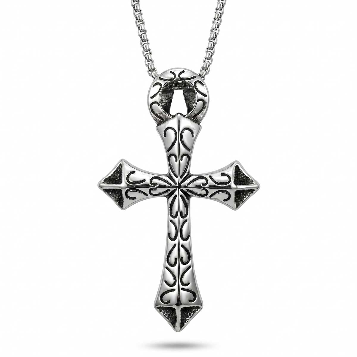 Silberfarbene Herren-Halskette aus Edelstahl mit einem verzierten ägyptischen Ankh-Kreuz-Anhänger samt Hieroglyphen-Struktur, Hauptfoto